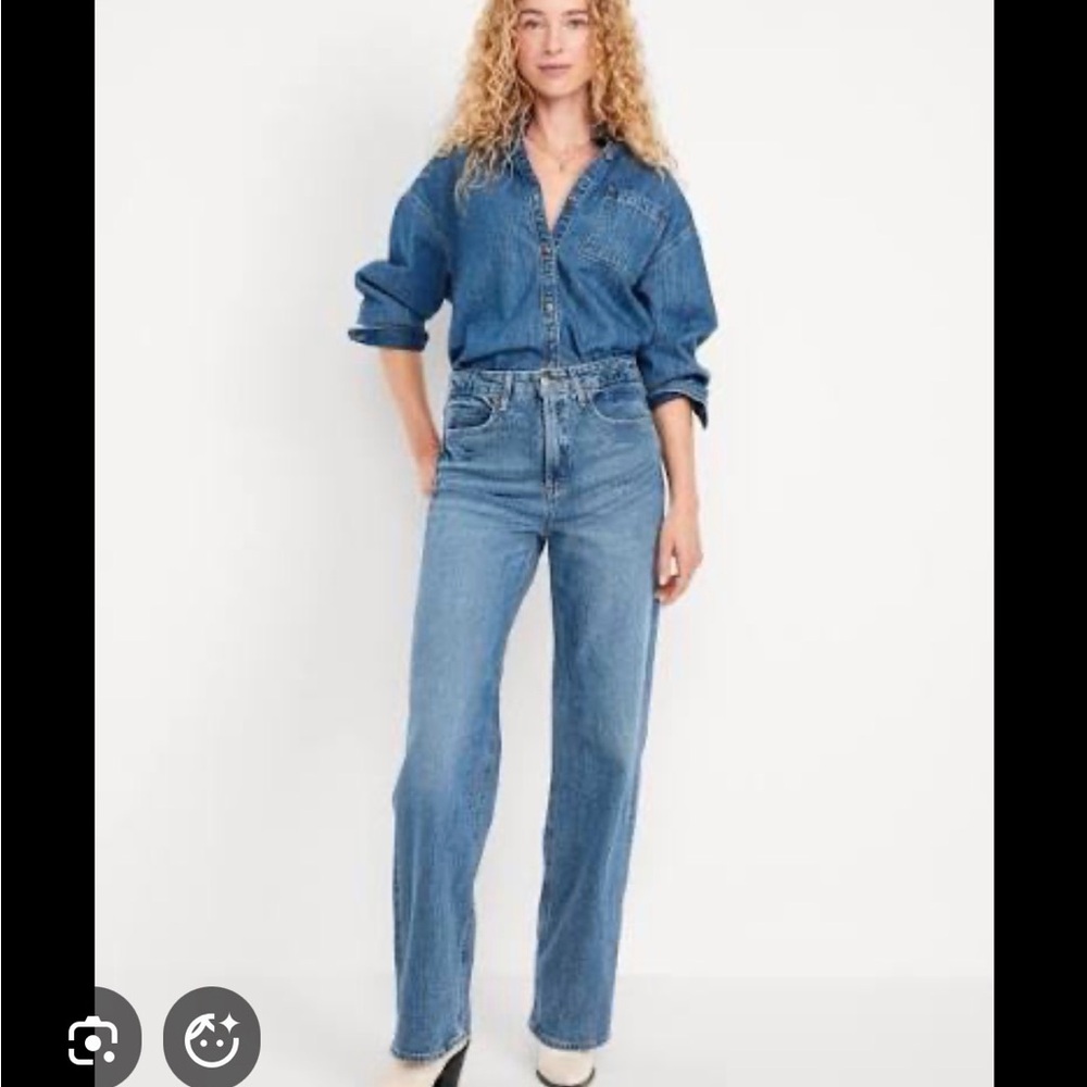 Old Navy Straight Leg Jeans in Light Blue Wash
